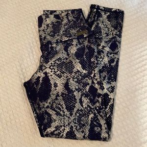 MiniBeast scrunch butt leggings. Size M